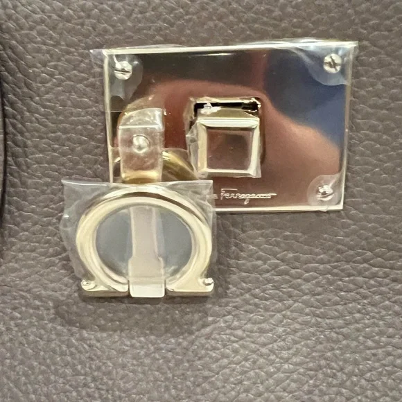 ⭐️NWT! Salvatore Ferragamo -The Studio Bag- Med/Org. Price $3,250 + tax - Picture 3 of 16